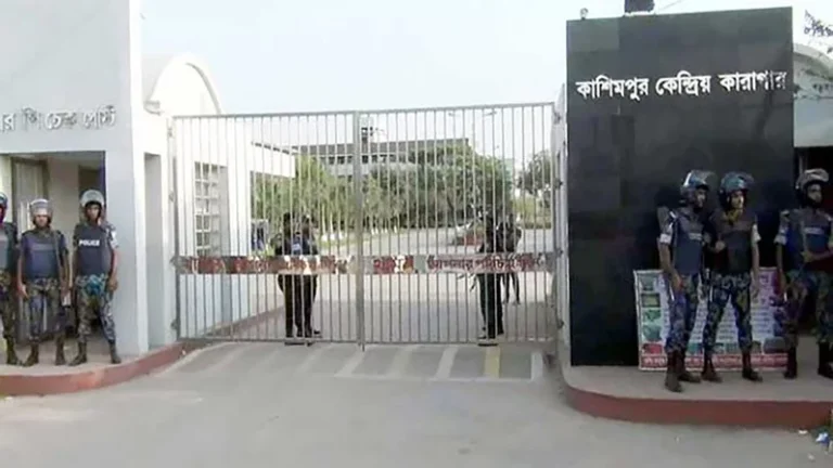 কাশিমপুর কারাগার থেকে ২০৯ বন্দির পলায়ন, নিহত ৬