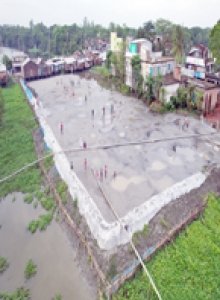 পটুয়াখালীতে দুর্যোগ ও ত্রাণ মন্ত্রণালয়ের টাকায় নদী ভরাট