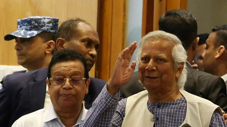 শপথ নিতে বঙ্গভবনে ড. ইউনূস