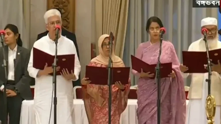শপথ নিলেন উপদেষ্টারা
