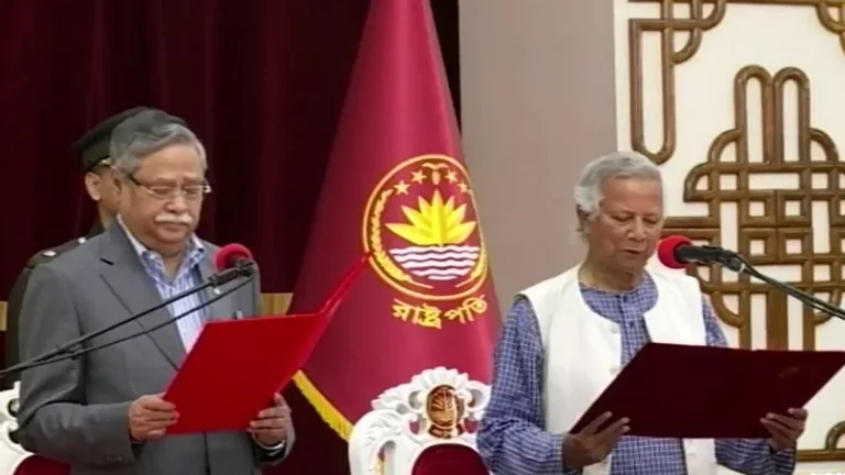 শপথ নিলেন ড. ইউনূস