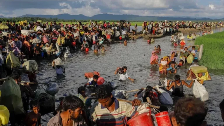রোহিঙ্গাদের উপর ড্রোন হামলা, শতাধিক নিহতের শঙ্কা