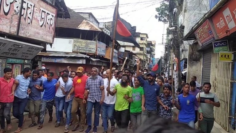 পটুয়াখালীতে আনন্দ মিছিল