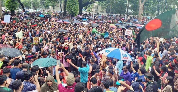 গণভবনে জরুরি বৈঠক: আন্দোলনের সমন্বয়কদের সঙ্গে বসতে চায় আওয়ামী লীগ