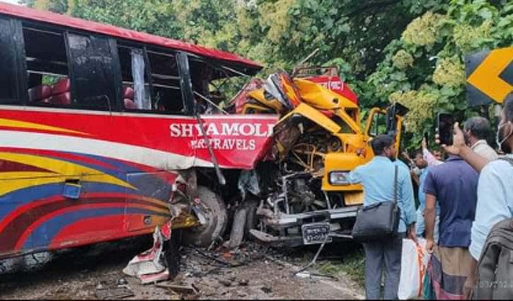 ঠাকুরগাঁওয়ে বাস-ট্রাকের মুখোমুখি সংঘর্ষ, নিহত ২