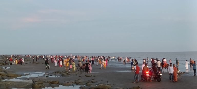 সাগরকন্যা কুয়াকাটায় পর্যটকের ঢল