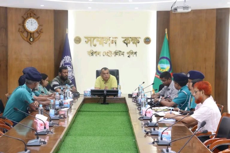 টেকসই ট্রাফিক কাঠামো বাস্তবায়নের মাধ্যমে নগরীর যানজট নিরসন করতে হবে: পুলিশ কমিশনার