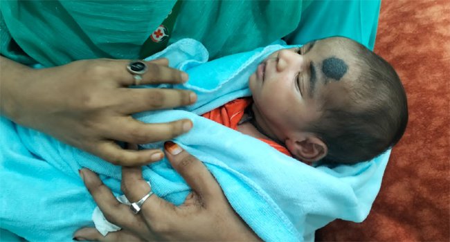কলাপাড়ায় নবজাতককে রেখে পালিয়েছেন মা