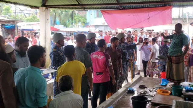 রাঙ্গাবালীতে ভোক্তা ঠকানোর অভিযোগে ৯ জনকে অর্থদণ্ড