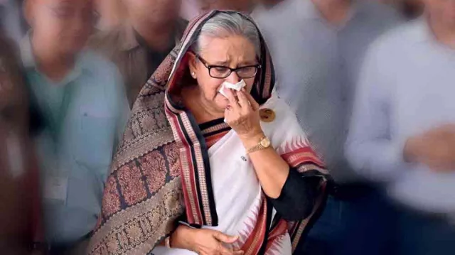 শেখ হাসিনার হাতে আছে ১৮ দিন, অপশন মাত্র দুটি