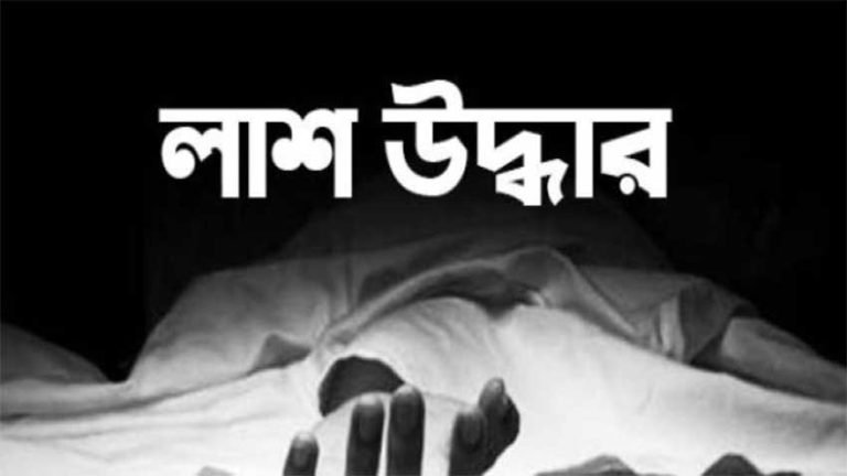 মাকে গাছে ঝুলিয়ে জীবন্ত পুড়িয়ে মারল দুই ছেলে!