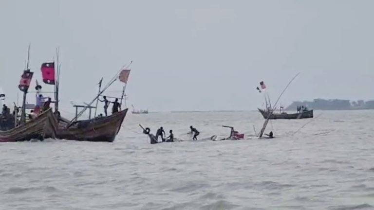 ভোলায় মাছ ধরা ট্রলারডুবি, নিখোঁজ ৭