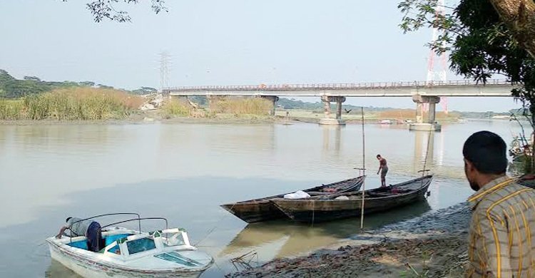 বরিশালে আটকে দেয়া হয়েছে উপজেলা নির্বাহী কর্মকর্তাকে বহনকারী স্পিডবোট