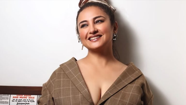 সালমানকে না পেয়েই ৫০ বছরেও বিয়ে করেননি দিব্যা দত্ত