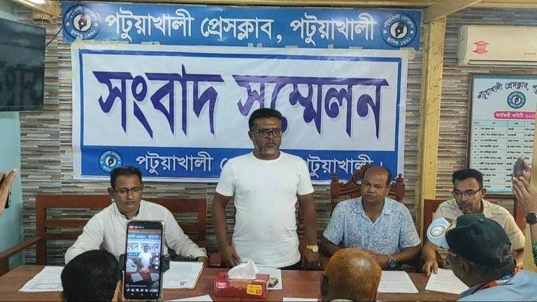 ‘মিথ্যা মামলা’ থেকে বাঁচতে পটুয়াখালী যুবদল নেতাদের সংবাদ সম্মেলন