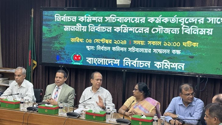 পদত্যাগ করলেন সিইসিসহ অন্য কমিশনাররা