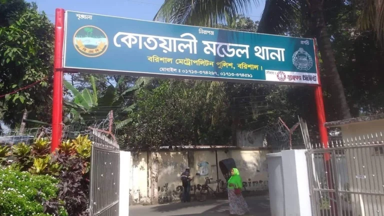 স্বরাষ্ট্র মন্ত্রনালয়ের বেধে দেয়া সময়ের মধ্যে বরিশালে ৪ থানায় ৯৪টি অস্ত্র জমা