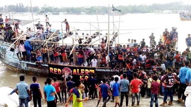 কুষ্টিয়ায় নৌকায় ঘুরতে গিয়ে পানিতে ডুবে দুই কিশোরীর মৃত্যু