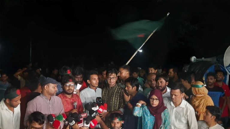 ৩৫ মানার আশ্বাস প্রধান উপদেষ্টার, মঙ্গলবার বৈঠক