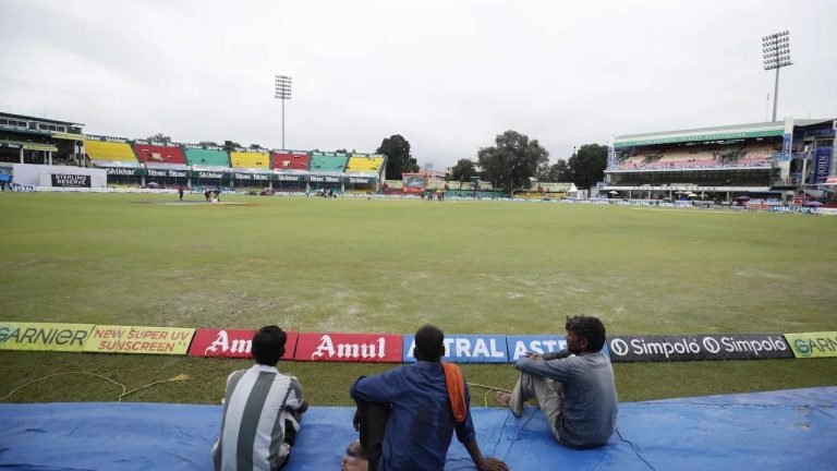 বৃষ্টি নেই, তবুও যে কারণে বন্ধ ভারত-বাংলাদেশ টেস্ট
