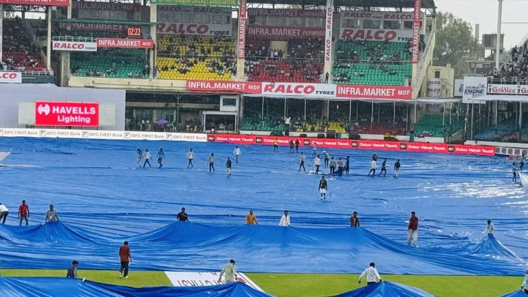 দ্বিতীয় দিনেও পেছালো খেলা, বাড়ছে অপেক্ষা