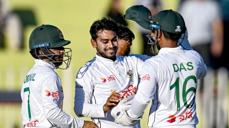 বাংলাদেশ-পাকিস্তান টেস্টসহ টিভিতে খেলার সূচি