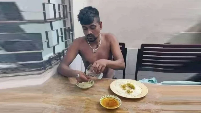 ঢাবির ৮ শিক্ষার্থী বহিষ্কার, হল প্রাধ্যক্ষ বদল