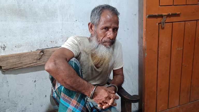 পটুয়াখালীতে ভাইয়ের কব্জি কেটে নিল আপন ভাই