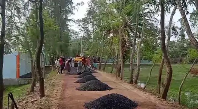 ১ কোটি ৩৩ লাখ টাকার সড়ক হস্তান্তরের আগেই ফাটল