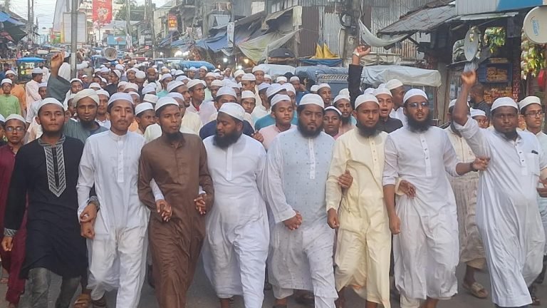 ভারতে মহানবীকে নিয়ে কটূক্তির প্রতিবাদে বরগুনায় বিক্ষোভ সমাবেশ