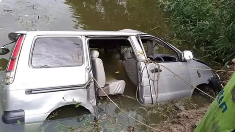 কুষ্টিয়ায় মাইক্রোবাসচাপায় ৩ শিক্ষার্থী নিহত, আহত ২