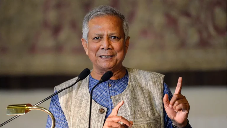 জাতির উদ্দেশে ভাষণ দিচ্ছেন প্রধান উপদেষ্টা