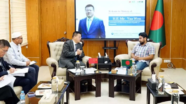 চীন-বাংলাদেশ সম্পর্ক নতুন উচ্চতায় নিতে আগ্রহী সরকার: উপদেষ্টা নাহিদ