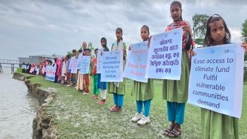জলবায়ু পরিবর্তনের প্রভাব মোকাবেলায় দেশী-বিদেশী উদ্যোগ গ্রহণের দাবি জানিয়ে রাঙ্গাবালীতে মানববন্ধন