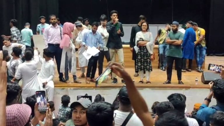 রাষ্ট্র পূণর্গঠনের বার্তা নিয়ে বৈষম্য বিরোধী ছাত্র আন্দোলনের সমন্বয়কদের পটুয়াখালী সফর