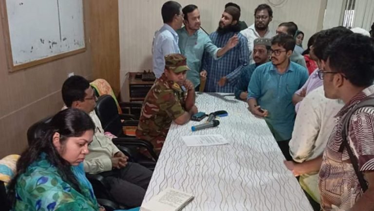 ৪ দাবিতে শেবাচিম হাসপাতালের ইন্টার্ন চিকিৎসকদের কর্মবিরতি