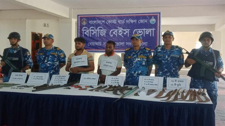 ভোলায় আগ্নেয়াস্ত্রসহ ২ ডাকাত আটক