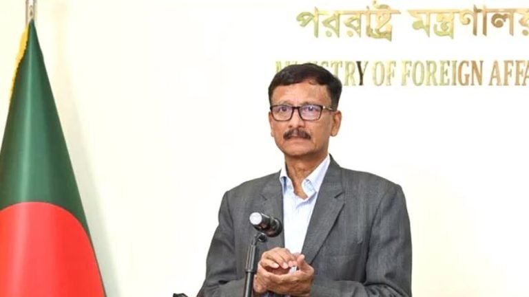 বাংলাদেশ চীনের সঙ্গে সামরিক যোগাযোগ বাড়াতে চায়: পররাষ্ট্র উপদেষ্টা