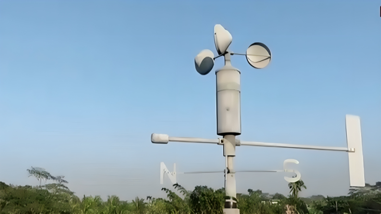 কলাপাড়ায় খেপুপাড়া রাডার স্টেশন দীর্ঘদিন ধরে অচল, ঝুঁকির মুখে উপকূলবাসী