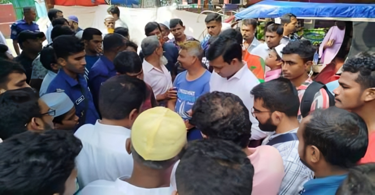 দুমকিতে ভোক্তা অধিকার অভিযানে ৫ ব্যবসায়ীকে জরিমানা