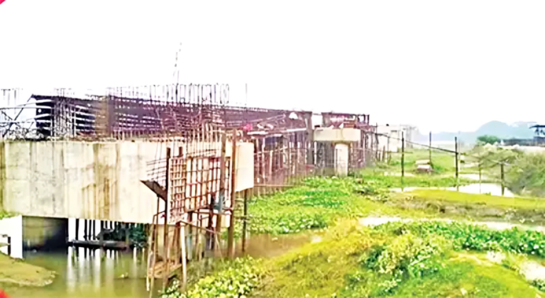 ইন্দুরকানীতে ১১টি রাস্তা ও ৪টি ব্রিজের নির্মাণ কাজ শেষ না করেই ঠিকাদার লাপাত্তা