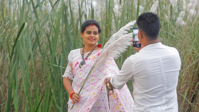 অগণিত কাশফুলে শরতের শুভ্রতা ছড়াচ্ছে বরগুনার বিসিক শিল্পনগরী