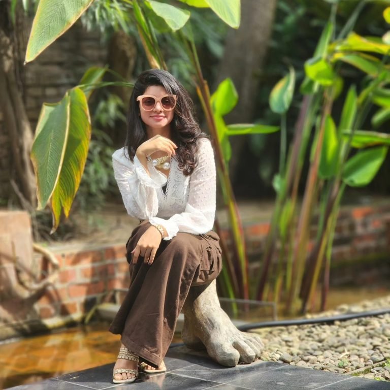 সোহানা সাবার মন্তব্য: কিছু মানুষ নিজেদেরকে ‘হিরো’ বানিয়ে জাতীয় হিরোতে পরিণত হয়