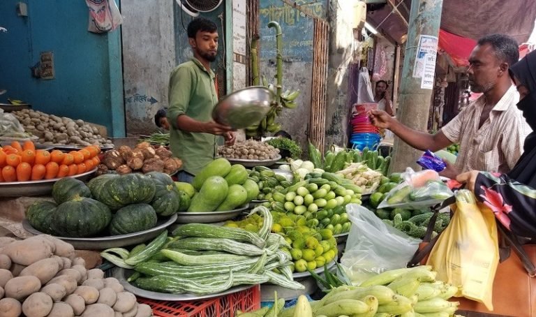 ভোলায় অস্থির নিত্যপণ্যের বাজার, হতাশ ক্রেতারা