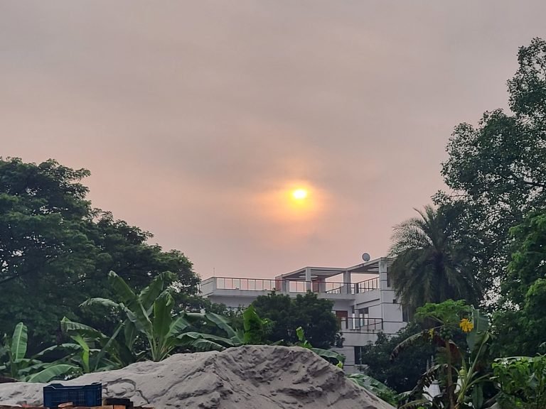 পটুয়াখালীতে সকালে সূর্যের দেখা, জনমনে স্বস্তি