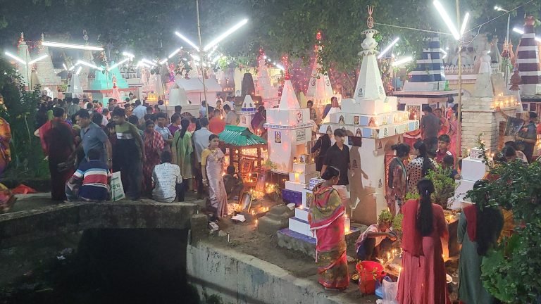 পটুয়াখালীতে দীপাবলীর উৎসবের রঙিন আয়োজন