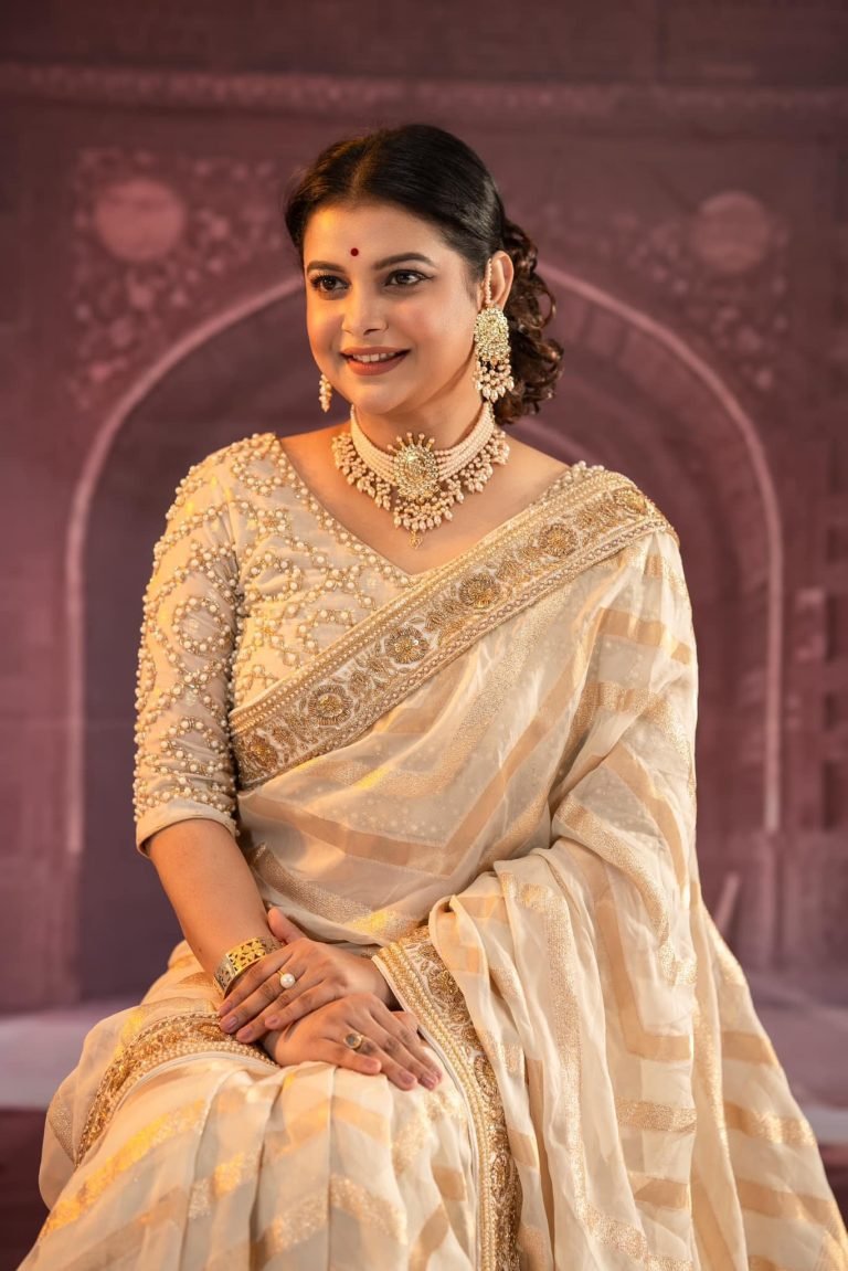 জীবনের নতুন অধ্যায়ে শবনম ফারিয়া