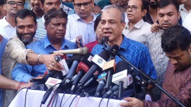 কোনো নিরাপত্তা ঝুঁকি নেই, পূজা নির্বিঘ্নে হবে: স্বরাষ্ট্র উপদেষ্টা