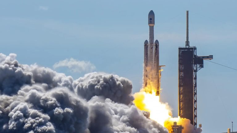 এলিয়েনের খোঁজে মহাকাশযান পাঠাল নাসা