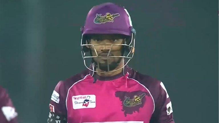 বাংলাদেশের অধিনায়ক নাজমুল হোসেন শান্তকে নিলো ফরচুন বরিশাল
